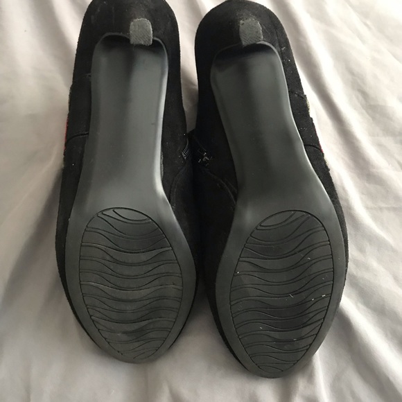 Black Rose Detail Bootie - Picture 3 of 3